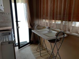 Kuchyňa alebo kuchynka v ubytovaní Emyteo Apartment