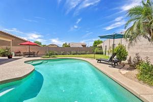 Imagen de la galería de Spacious Phoenix-Area Escape with Pool and Hot Tub, en Avondale