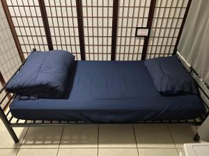 Postel nebo postele na pokoji v ubytování Private Cubicle - Single Bed - Mixed Shared Dorm - MIAMI AIRPORT