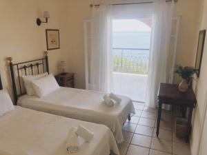 Postel nebo postele na pokoji v ubytování Gran Domenica Villa Corfu, Private Pool, Sea View, Garden