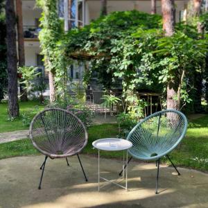 two chairs and a table in front of a building at Vila Dunavski Raj in Golubac