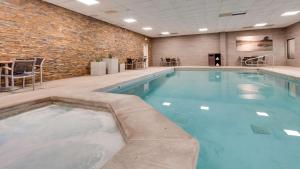 a large swimming pool in a hotel room at Best Western Cotton Tree Inn in Rawlins