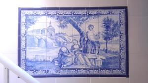 a tapestry hanging on a wall in a bathroom at Casa em Botafogo (Rio de Janeiro) in Rio de Janeiro