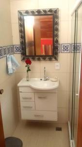 a bathroom with a sink and a mirror at Casa em Botafogo (Rio de Janeiro) in Rio de Janeiro