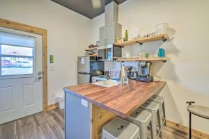 Gallery image of Long Beach Studio in Downtown - Walk to Ocean! in Long Beach