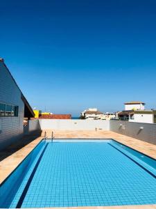 Kolam renang di atau dekat dengan Excelente Ap C/ Piscina a 200 mts da Praia Grande