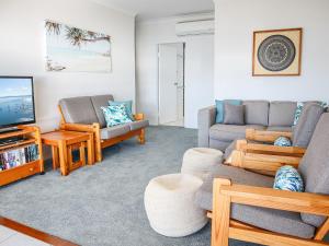 Gallery image of Ocean Shores 12 Waterfront Unit with Sensational Water Views WiFI and Air Conditioning in Nelson Bay