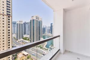 Nespecifikovaný výhled na destinaci Dubaj nebo výhled na město při pohledu z apartmánu
