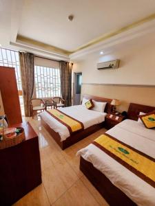 Thanh An Hotel tesisinde bir odada yatak veya yataklar