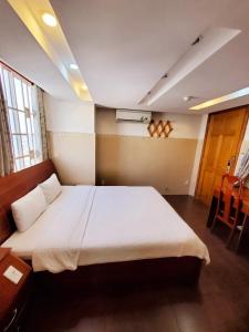 Postel nebo postele na pokoji v ubytování Thanh An Hotel