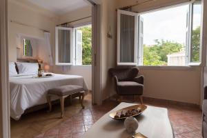 A bed or beds in a room at Acro&Polis