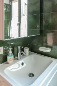 House in Central Todi with Sensational Views of Surrounding Countryside tesisinde bir banyo