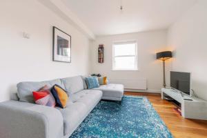 Pass the Keys Bright Apartment in Peckham with Free Parking tesisinde bir oturma alanı