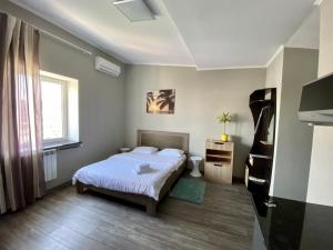 Postel nebo postele na pokoji v ubytování Opera Apart Hotel