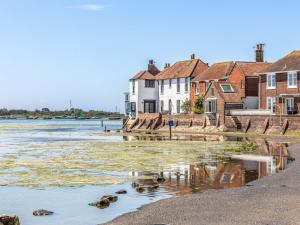 Gallery image of Pass the Keys 3 bedroom Cottage in the heart of beautiful Bosham in Chichester