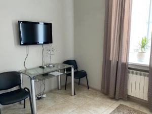 TV a/nebo společenská místnost v ubytování Opera Apart Hotel