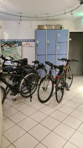 Jízda na kole v ubytování Hotel Königin Olga nebo okolí