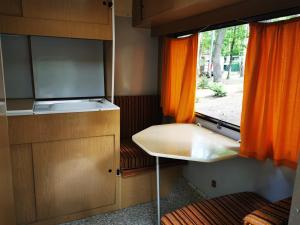 Ett badrum på DDR Kult Wohnwagen direkt am Strand
