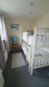 Foto da galeria de Beach Break Aberavon Holiday Home by the Sea em Port Talbot