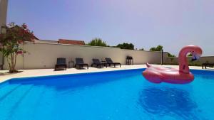 Bazén v ubytování Boutique House Ika with Private Swimming Pool nebo v jeho okolí