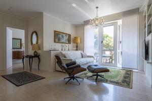 A seating area at Casa Lazzarini luxury apartment