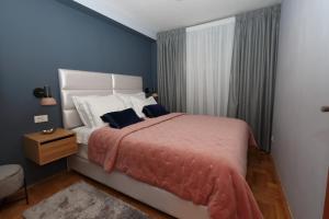Postel nebo postele na pokoji v ubytování Etal Luxury Apartment + 17 fotografií