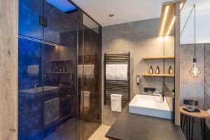 A bathroom at die HOCHKÖNIGIN - Mountain Resort