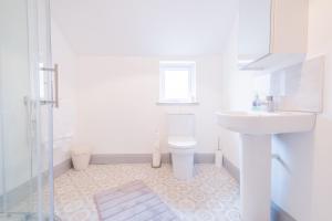 Et badeværelse på Portrush Marine Apartments flat 5