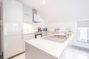 Køkken eller tekøkken på Portrush Marine Apartments flat 5 + 4 billeder