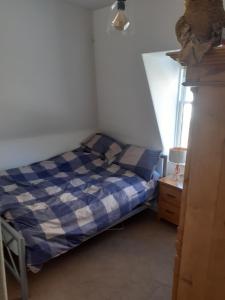 a small bedroom with a bed and a window at Just off the Square... Ballater in Ballater