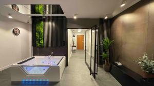 Fotografia z galérie ubytovania MagSpace River View Jacuzzi Apartment v destinácii Gdansk + 18 fotografií