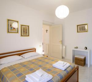 A bed or beds in a room at Appartamento Zappacenere