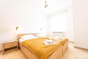 Postel nebo postele na pokoji v ubytování Apartments Cvito