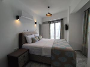 Katil atau katil-katil dalam bilik di Gokceada Marmaros Butik Otel