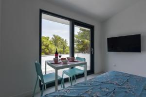 A television and/or entertainment centre at Lazaneo Seafront Apartments, Jelsa Hvar