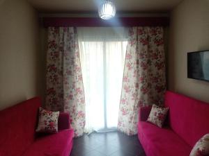a living room with two pink couches and a window at شاليهات بورتو مطروح فيو بحر Porto Matrouh Sea View Families Only in Marsa Matruh