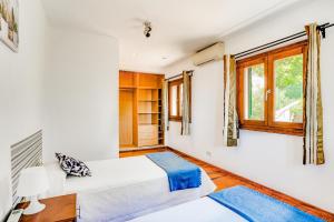 Postel nebo postele na pokoji v ubytování Villa Portals Nous 2