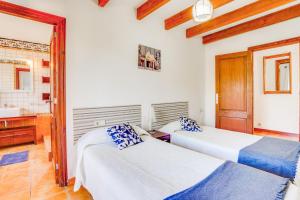 Postel nebo postele na pokoji v ubytování Villa Portals Nous 2