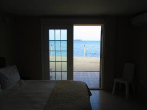 a bedroom with a bed and a view of the ocean at Haynes Cay View in San Andrés