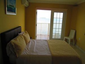 a bedroom with a bed with a view of the ocean at Haynes Cay View in San Andrés