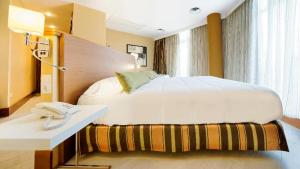 A bed or beds in a room at Bull Astoria