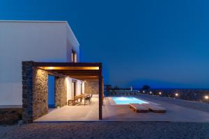 Bazén v ubytování Terra d'Oro Sea view villa with private pool nebo v jeho okolí