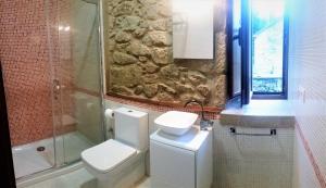 A bathroom at Escola de Bieite