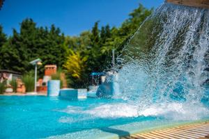 Bazén v ubytování Duna Relax Hotel Ráckeve nebo v jeho okolí