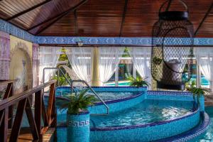 Bazén v ubytování Duna Relax Hotel Ráckeve nebo v jeho okolí