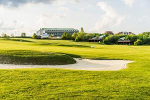 Golf facilities sa hotel o sa malapit
