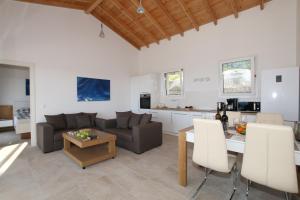 Gallery image of Sunset Sea View Villa 1 in Agios Georgios