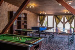 Biliár nebo kulečník v ubytování Duna Relax Hotel Ráckeve
