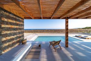 Bazén v ubytování Terra d'Oro Sea view villa with private pool nebo v jeho okolí