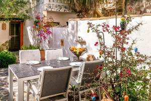A garden outside Casa Maria Angela